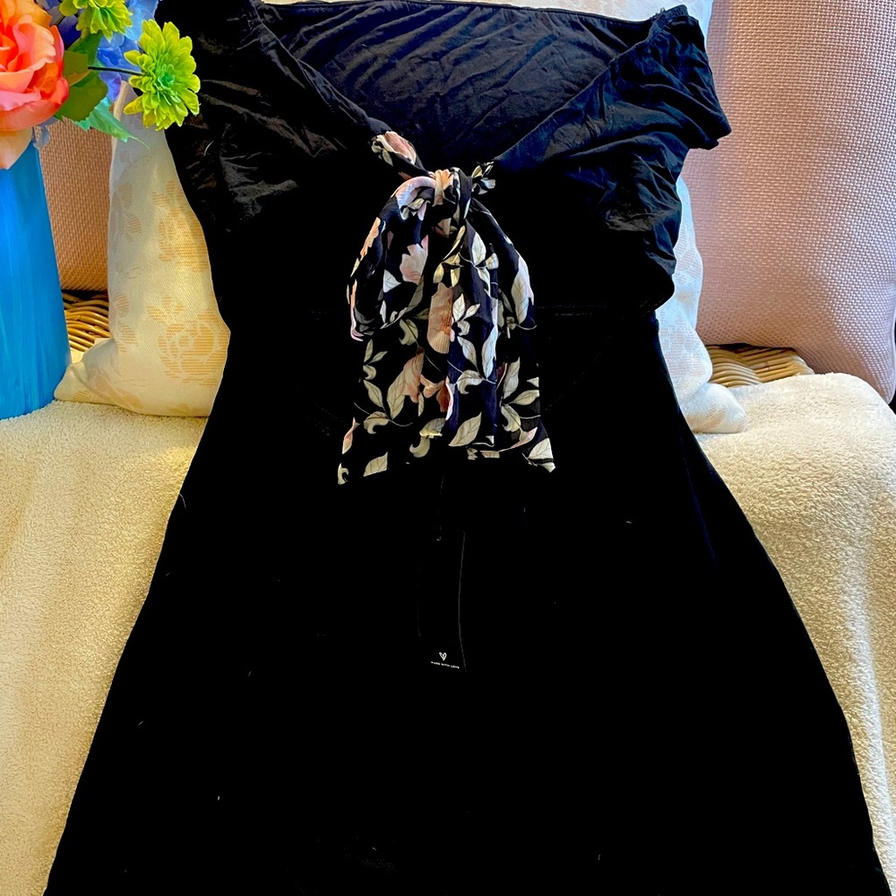 NWT Lulu’s off the shoulder tie back dress.